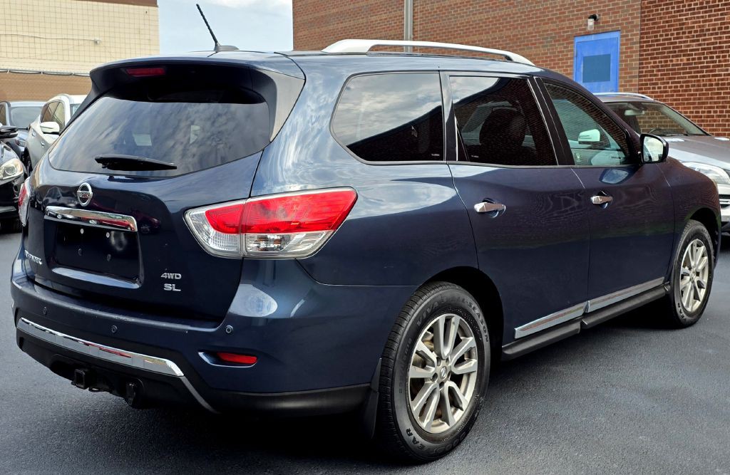2015 Nissan Pathfinder Image 2