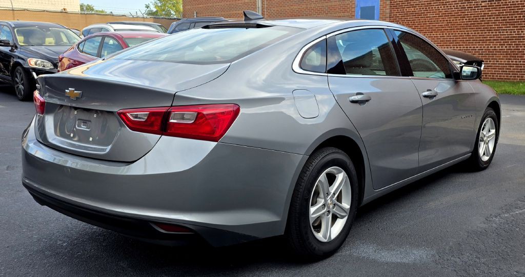 2023 Chevrolet Malibu Image 2