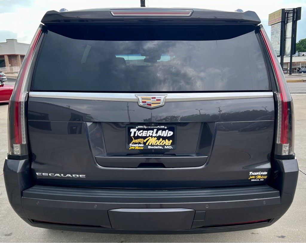 2017 Cadillac Escalade Image 6