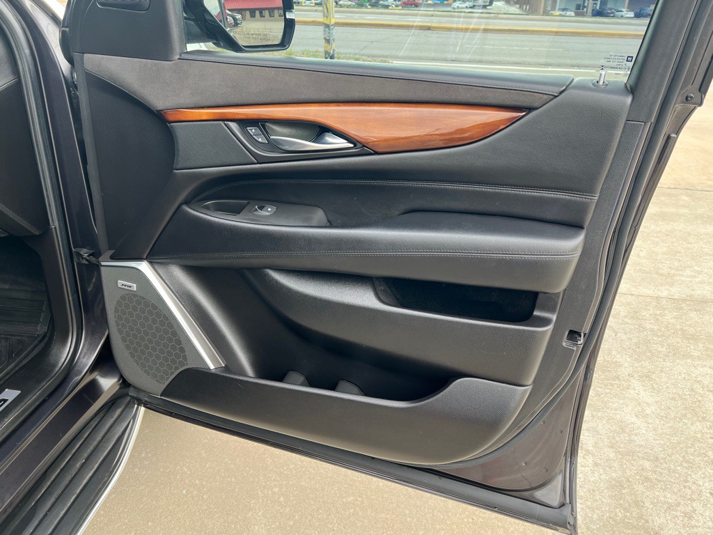 2017 Cadillac Escalade Image 13