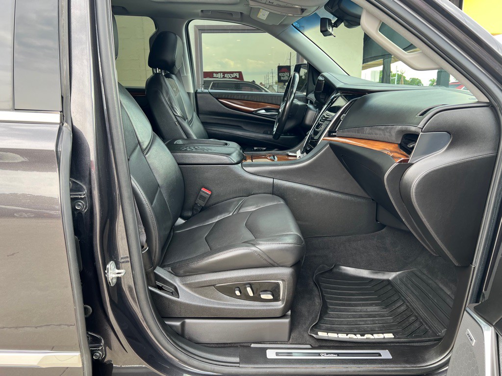 2017 Cadillac Escalade Image 15
