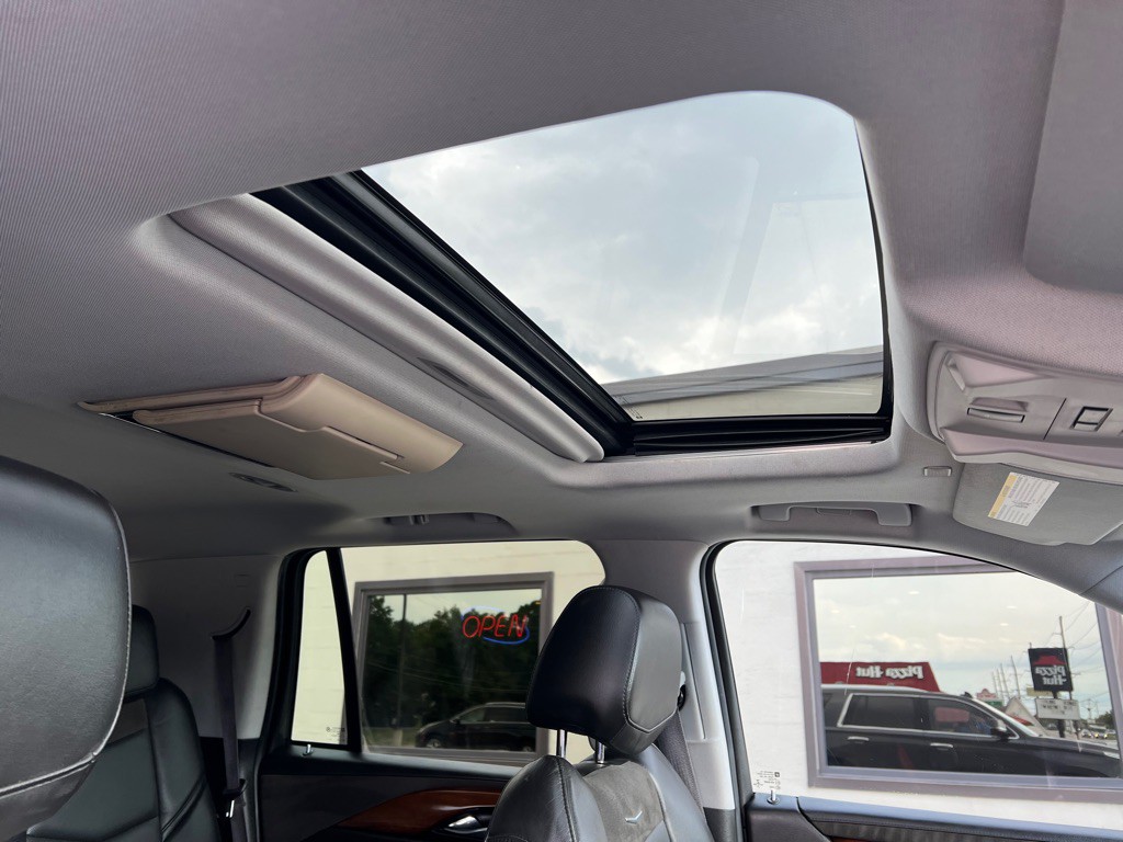 2017 Cadillac Escalade Image 16