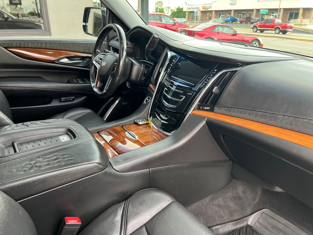2017 Cadillac Escalade Image 17