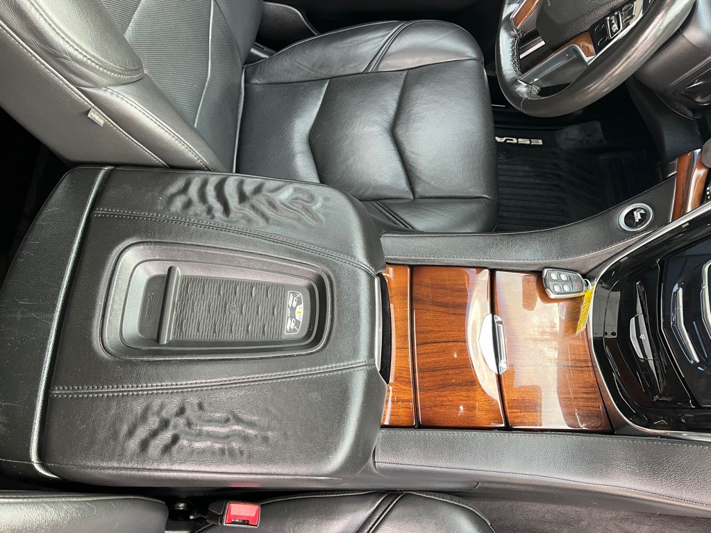 2017 Cadillac Escalade Image 18