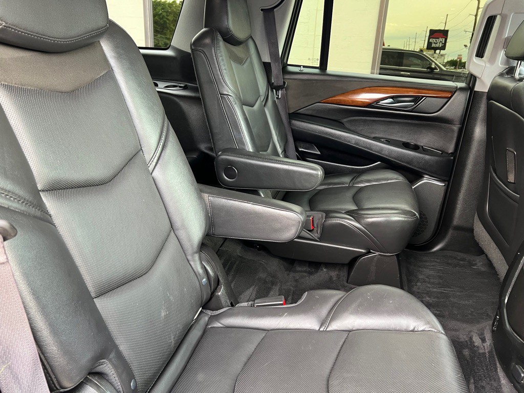 2017 Cadillac Escalade Image 21