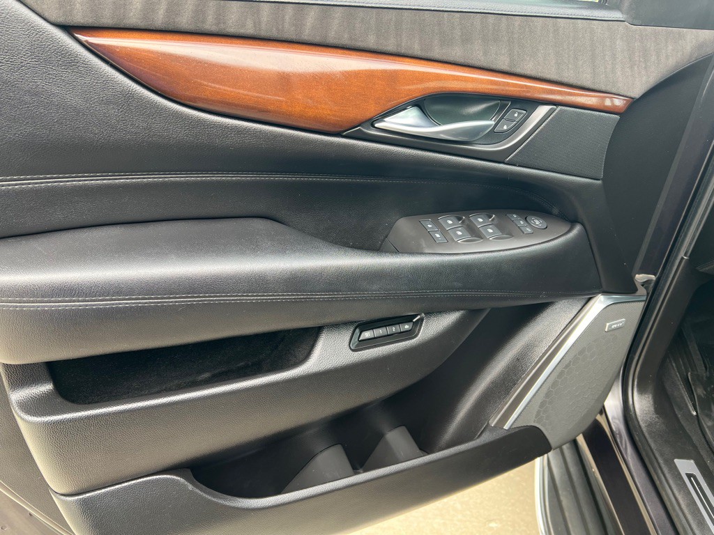 2017 Cadillac Escalade Image 30
