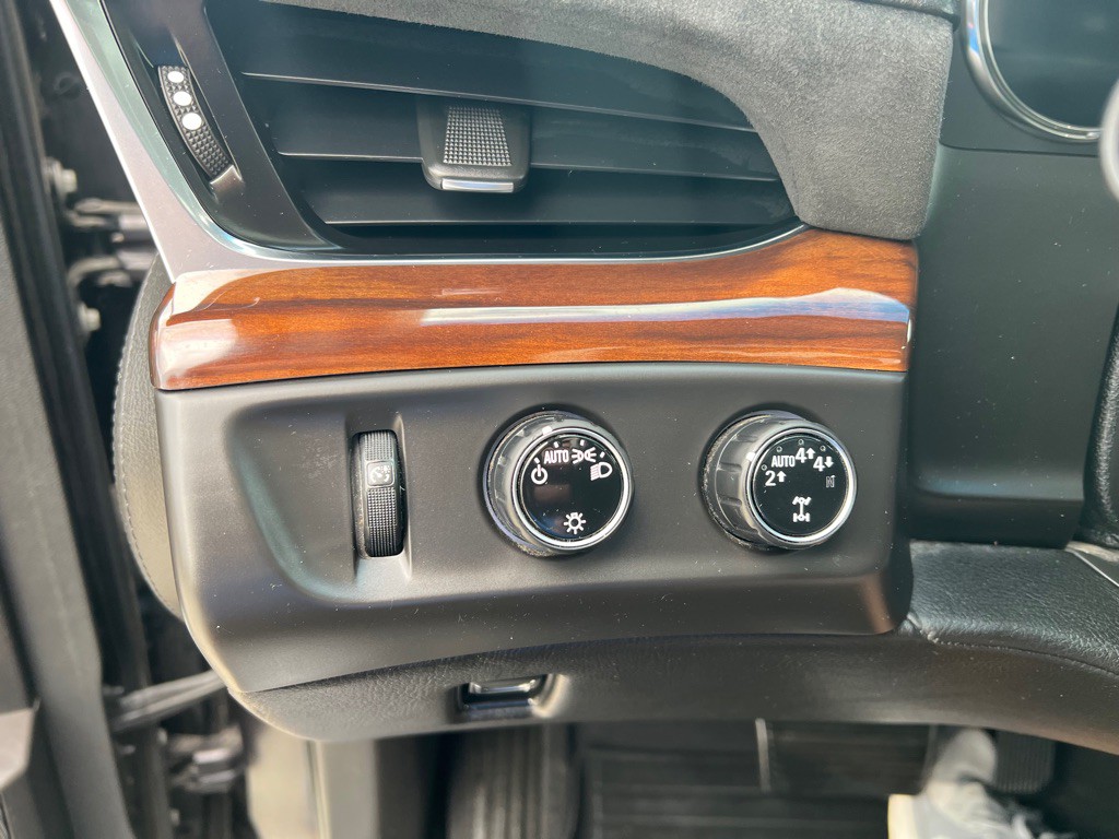 2017 Cadillac Escalade Image 32