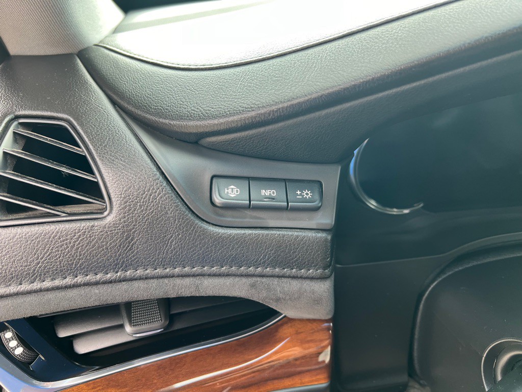 2017 Cadillac Escalade Image 33