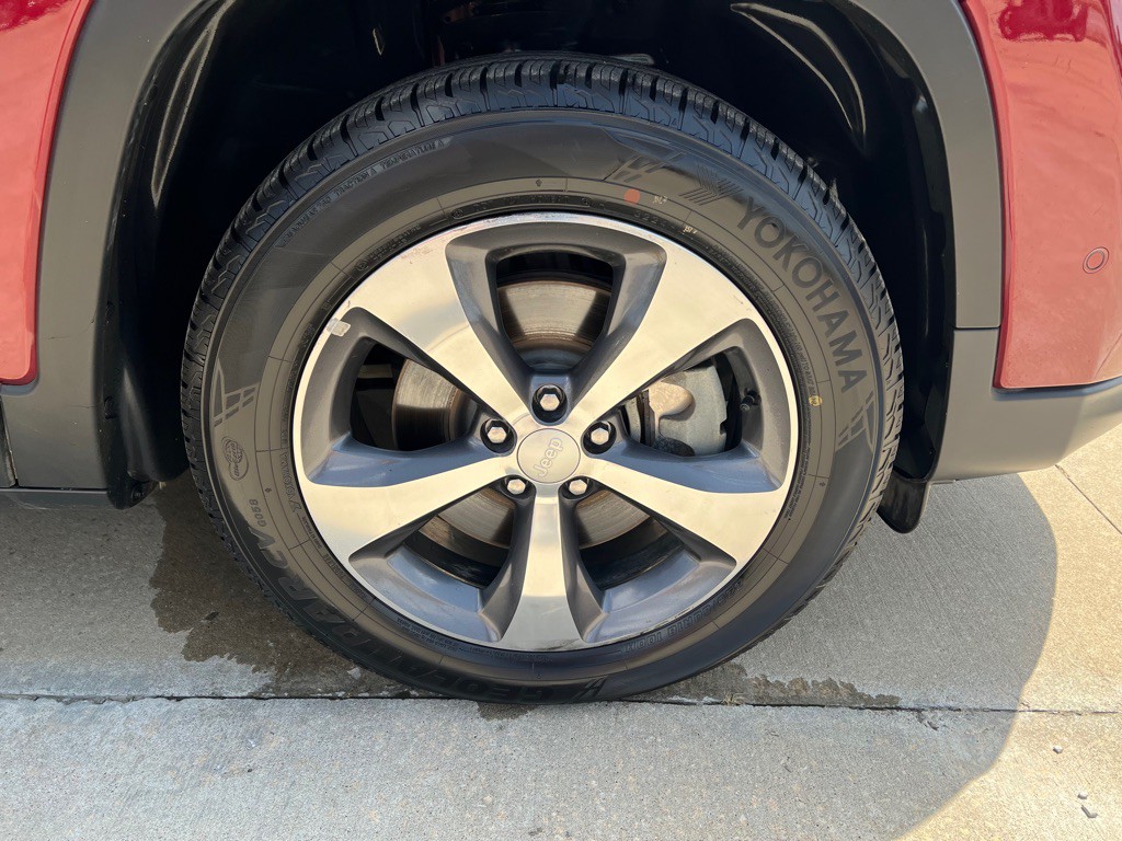 2019 Jeep Cherokee Image 9