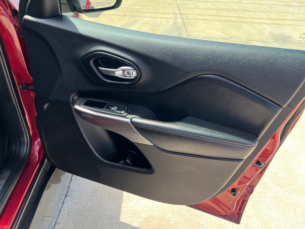 2019 Jeep Cherokee Image 11