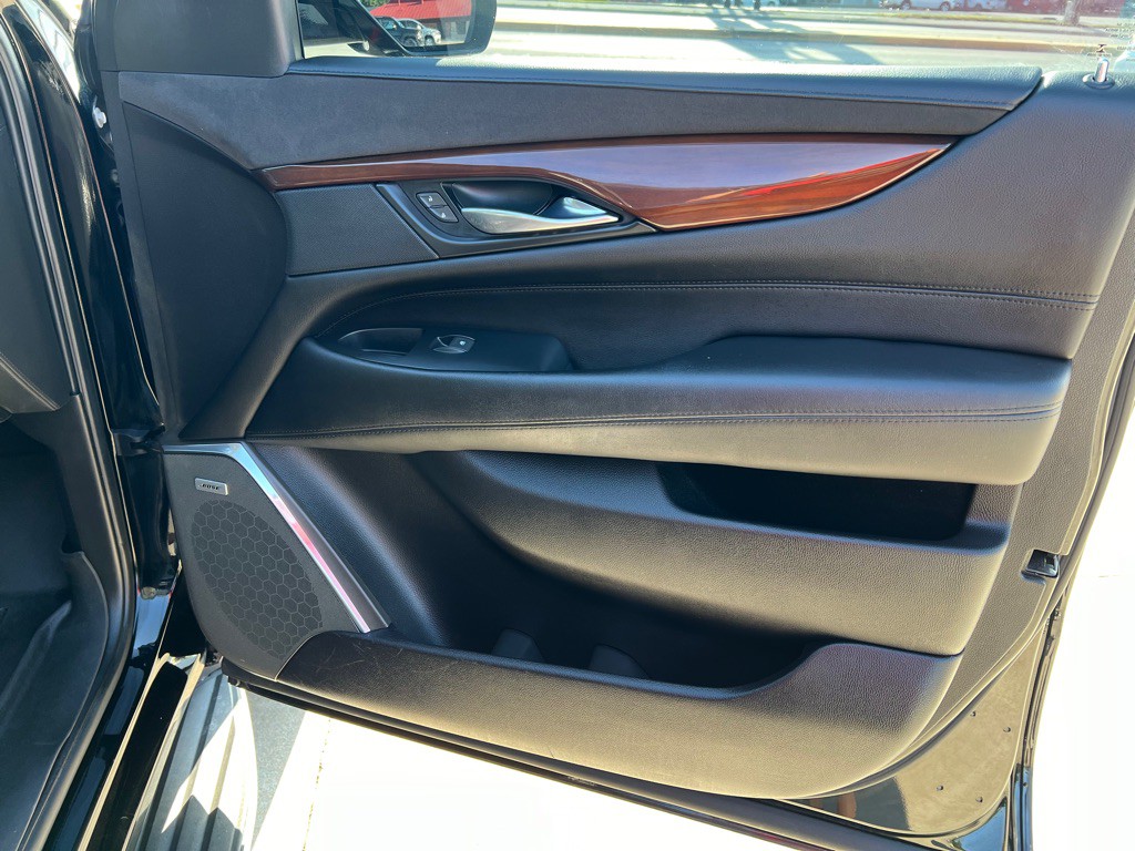 2018 Cadillac Escalade Image 10