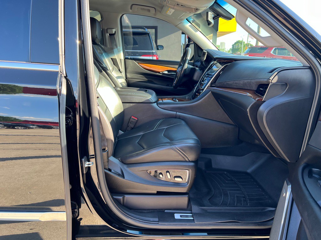 2018 Cadillac Escalade Image 12