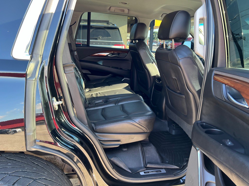 2018 Cadillac Escalade Image 16