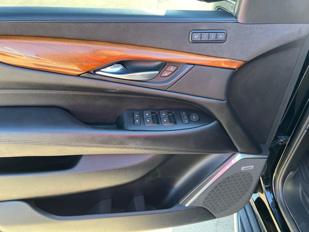 2018 Cadillac Escalade Image 25
