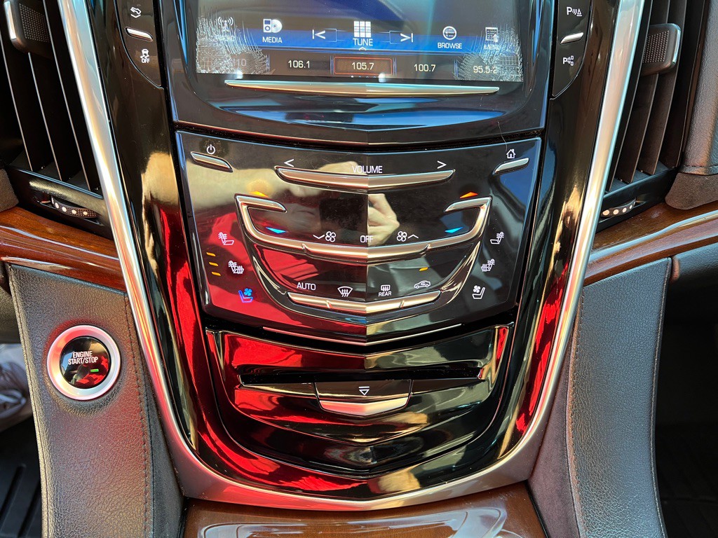 2018 Cadillac Escalade Image 31