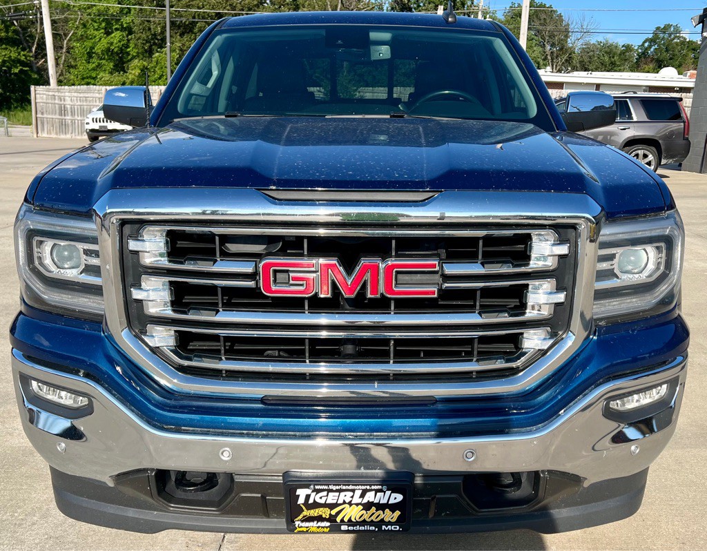 2017 GMC Sierra Image 2