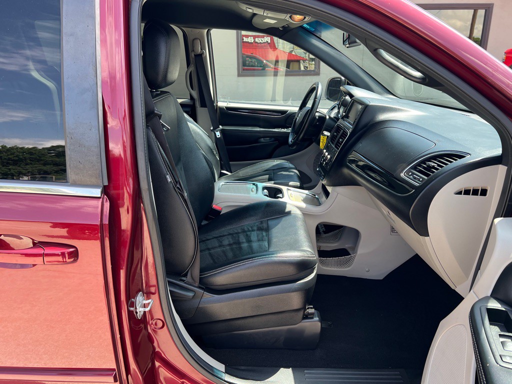 2017 Dodge Grand Caravan Image 11