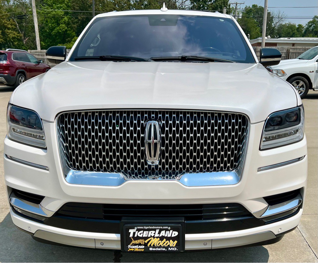 2019 Lincoln Navigator Image 2