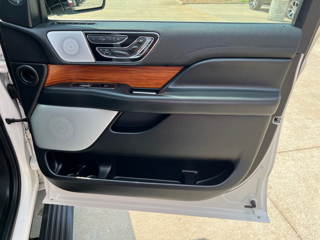 2019 Lincoln Navigator Image 10
