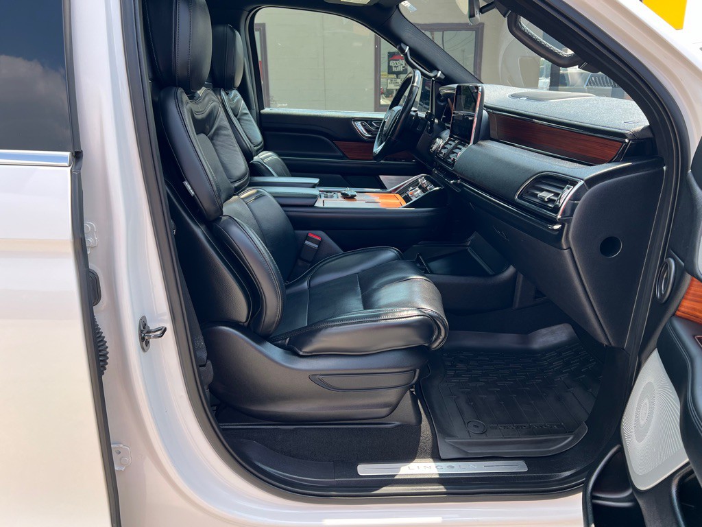 2019 Lincoln Navigator Image 12
