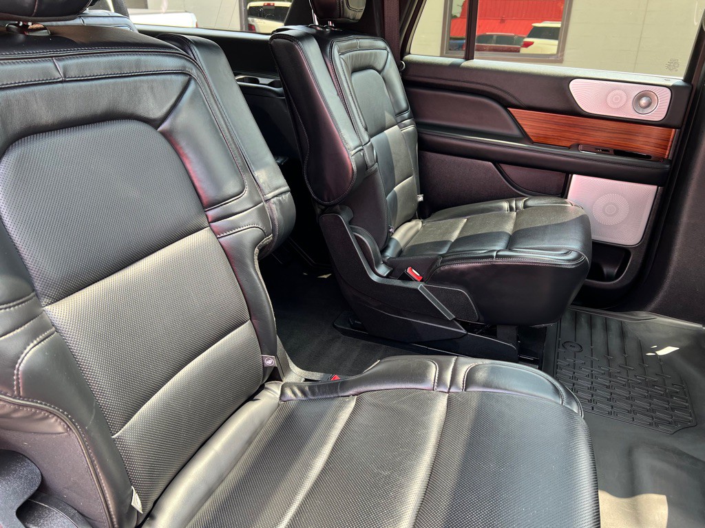 2019 Lincoln Navigator Image 17