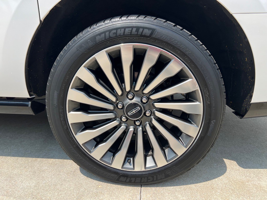 2019 Lincoln Navigator Image 24