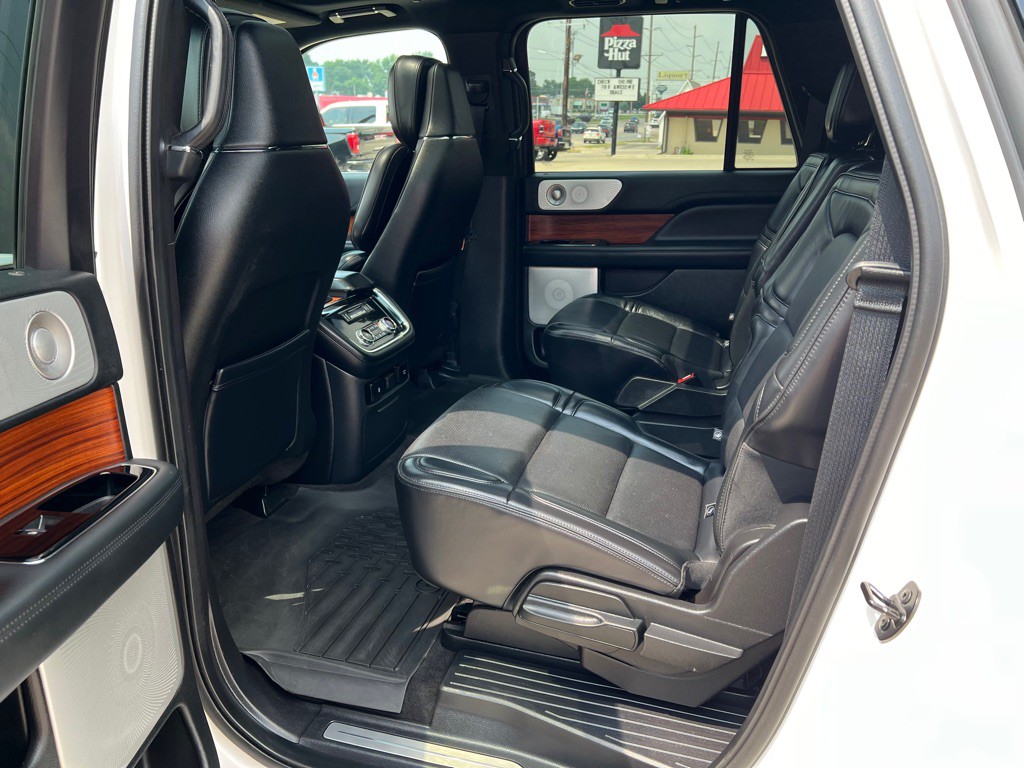 2019 Lincoln Navigator Image 25
