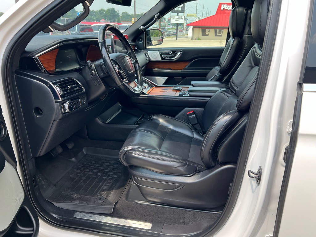 2019 Lincoln Navigator Image 26