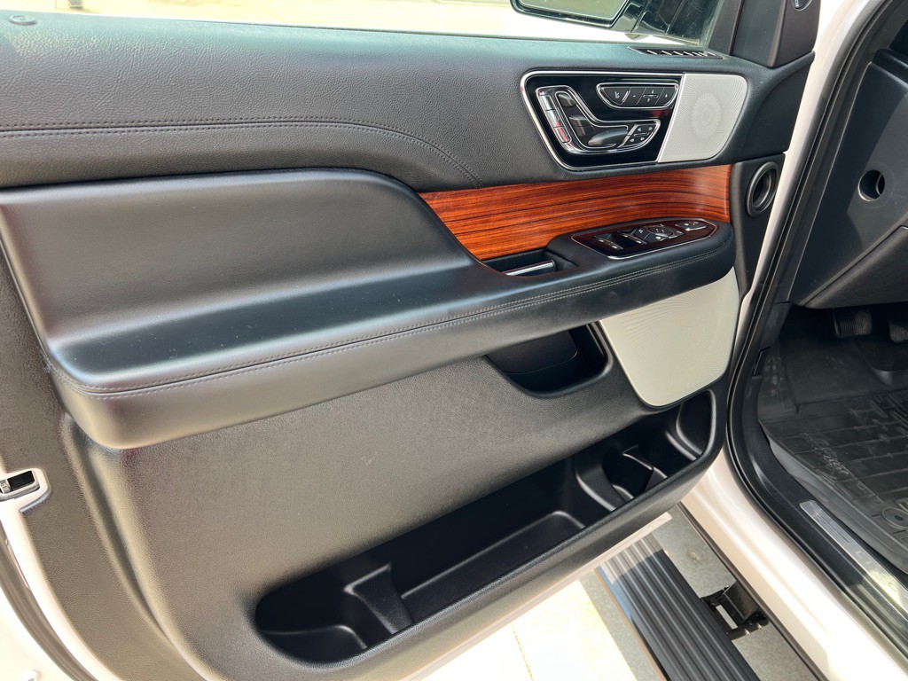 2019 Lincoln Navigator Image 27
