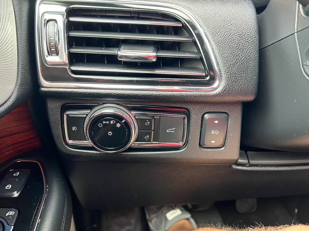2019 Lincoln Navigator Image 38