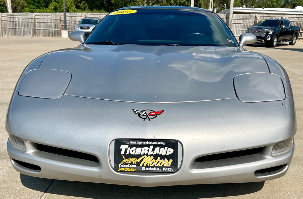 2004 Chevrolet Corvette Image 2