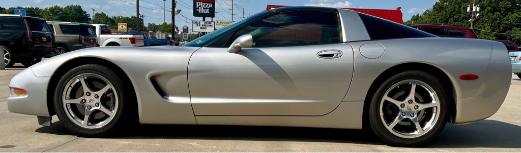 2004 Chevrolet Corvette Image 4