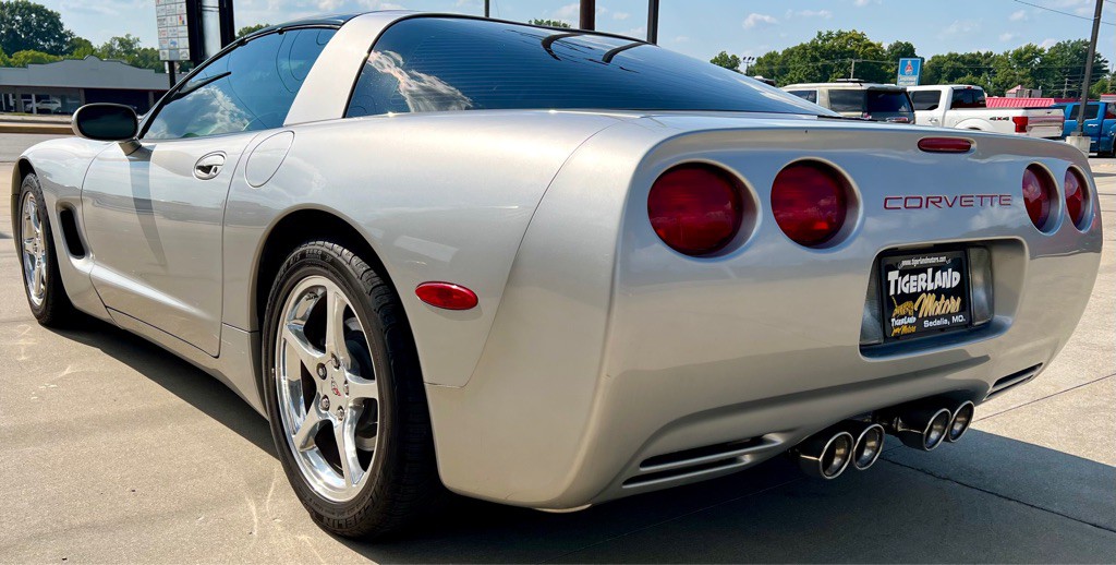 2004 Chevrolet Corvette Image 5