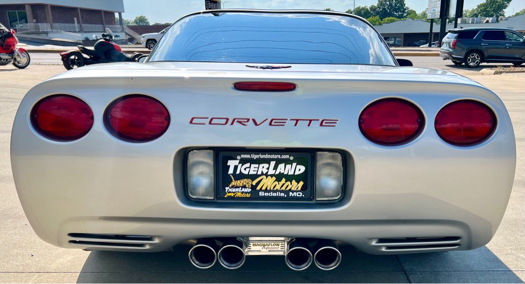 2004 Chevrolet Corvette Image 6
