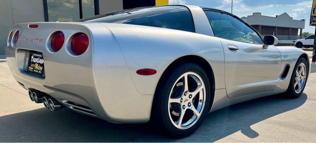 2004 Chevrolet Corvette Image 7