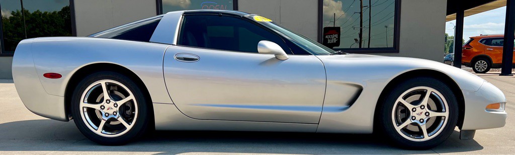 2004 Chevrolet Corvette Image 8