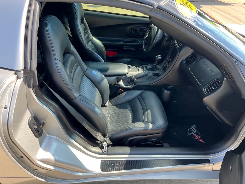 2004 Chevrolet Corvette Image 11