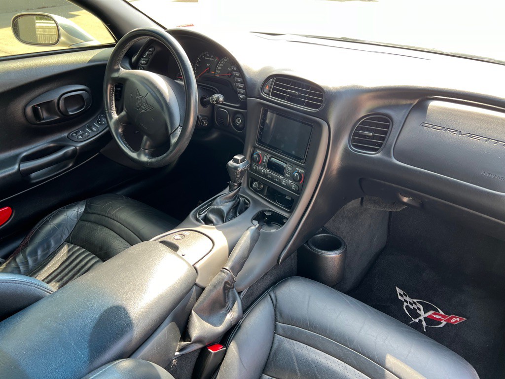 2004 Chevrolet Corvette Image 12