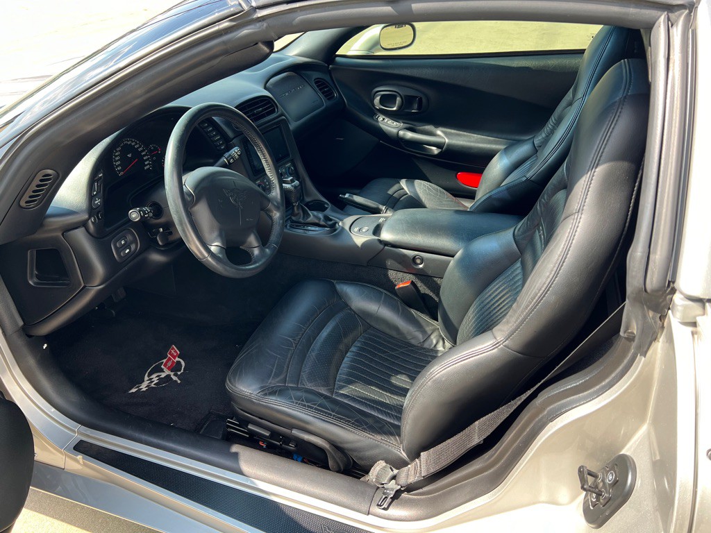2004 Chevrolet Corvette Image 18
