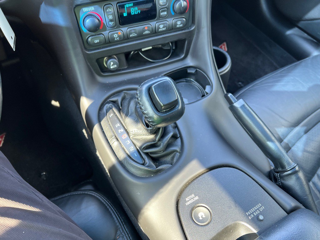 2004 Chevrolet Corvette Image 22