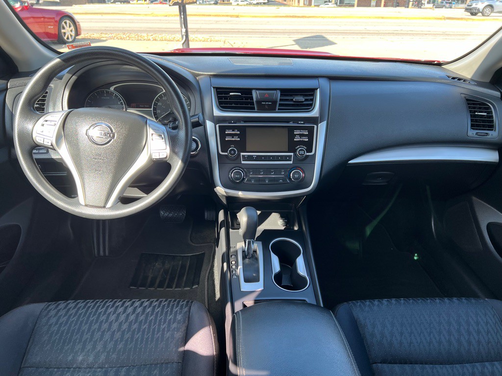 2018 Nissan Altima Image 16