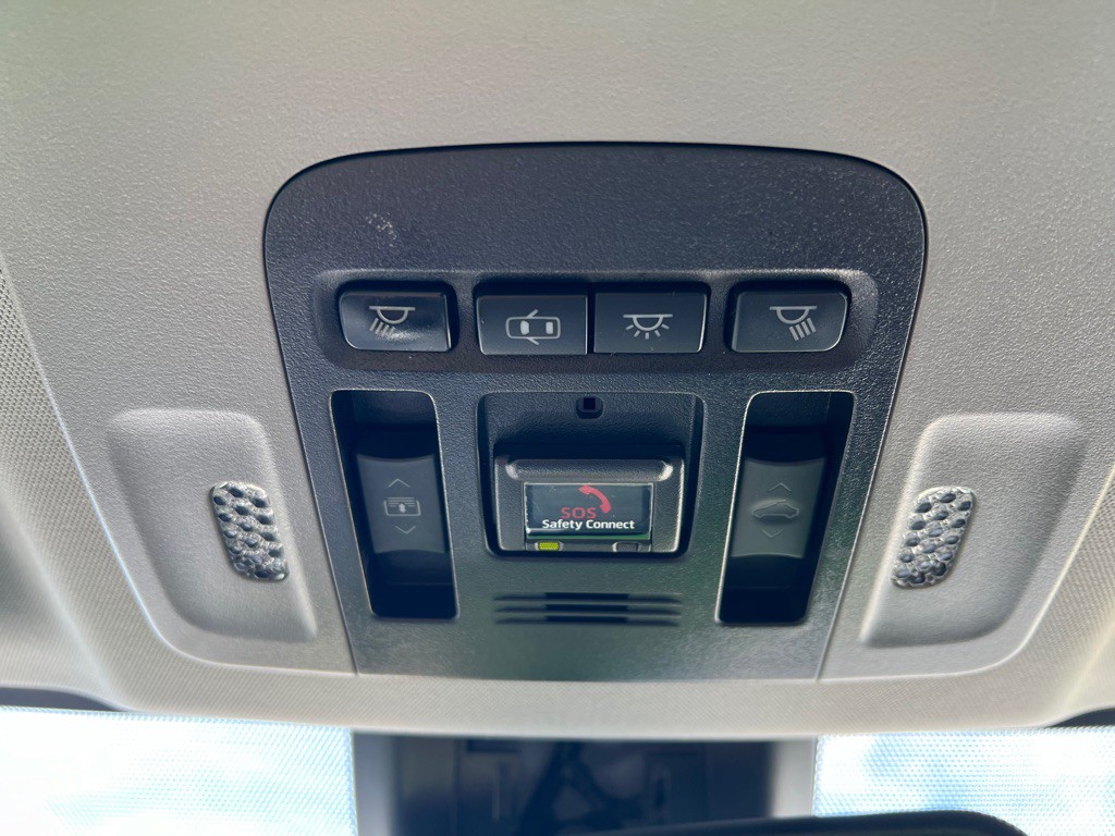 2020 Toyota Camry Image 21