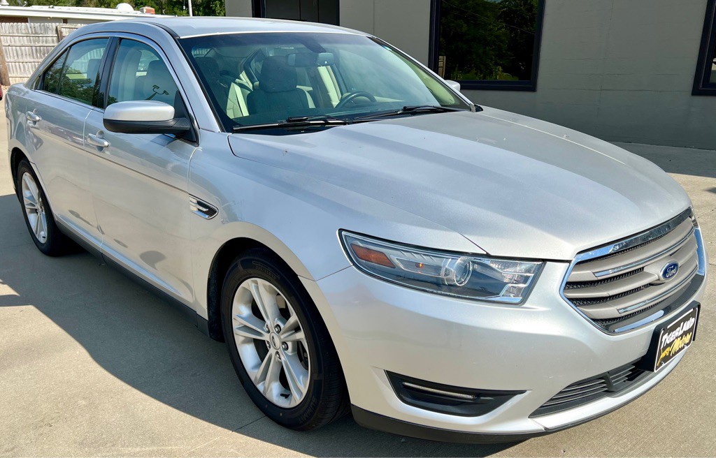 2014 Ford Taurus Image 1