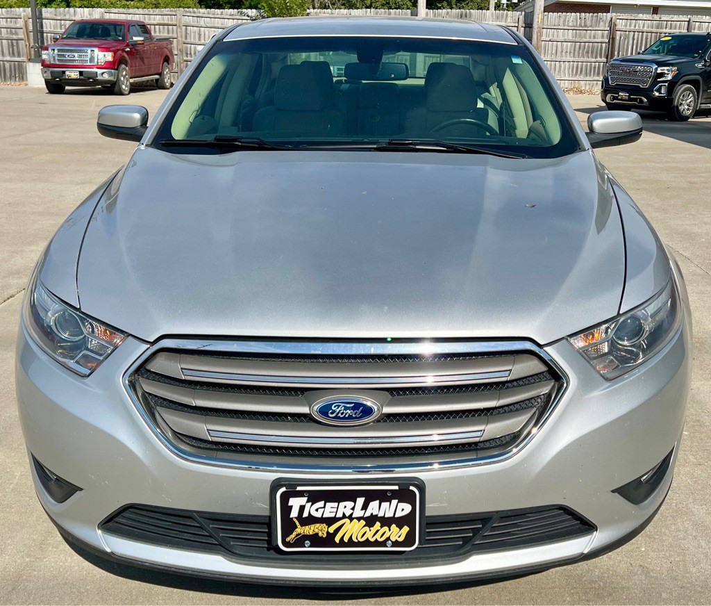2014 Ford Taurus Image 2