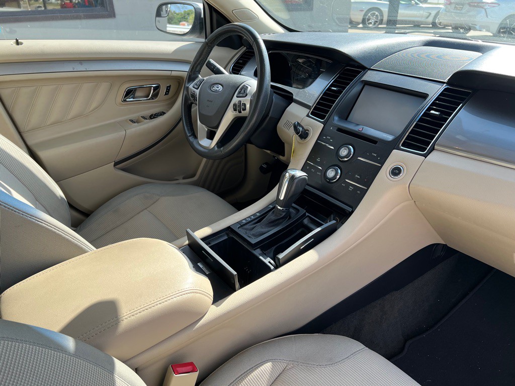 2014 Ford Taurus Image 9