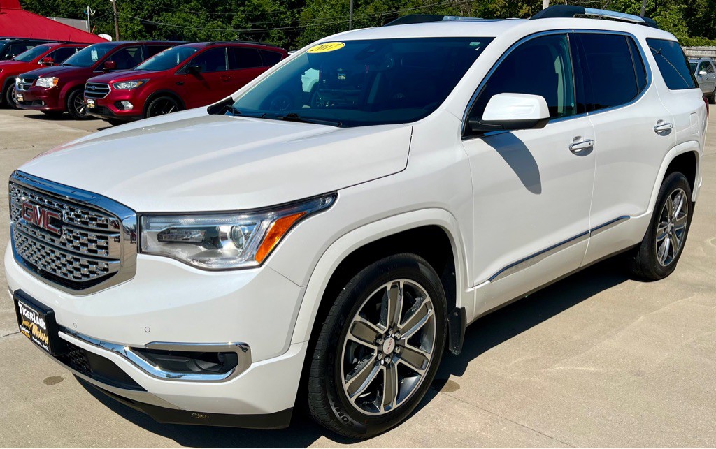 2017 GMC Acadia Image 3