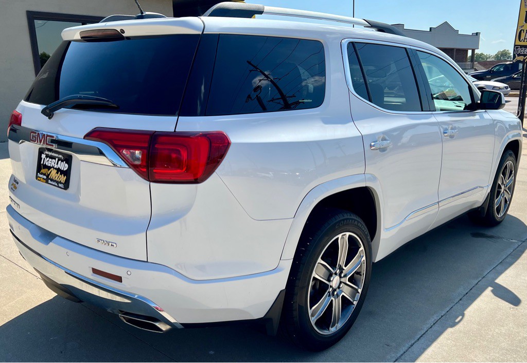 2017 GMC Acadia Image 7