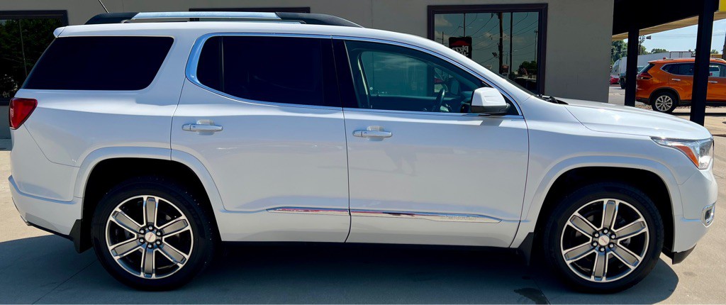2017 GMC Acadia Image 8