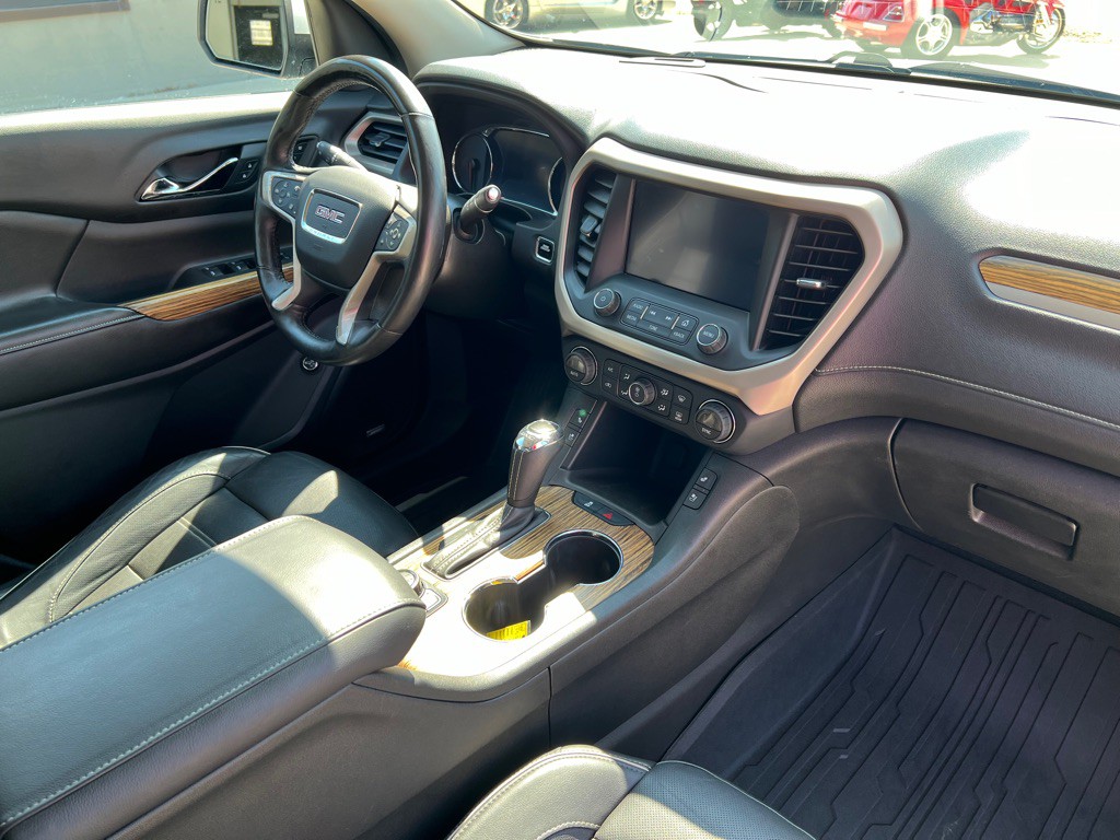 2017 GMC Acadia Image 14
