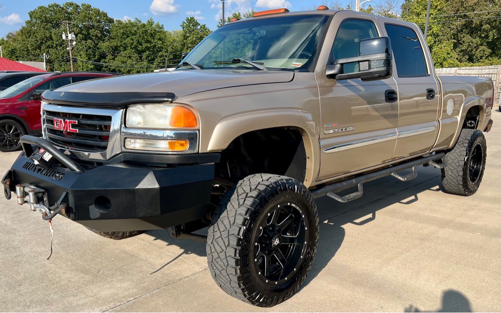 2005 GMC Sierra Image 3